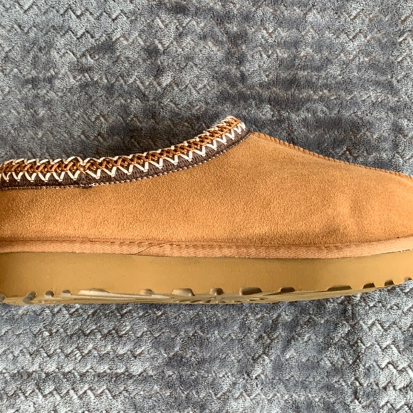 EUC Women’s UGG Tasman Chestnut In Box Size 10 - Picture 11 of 17